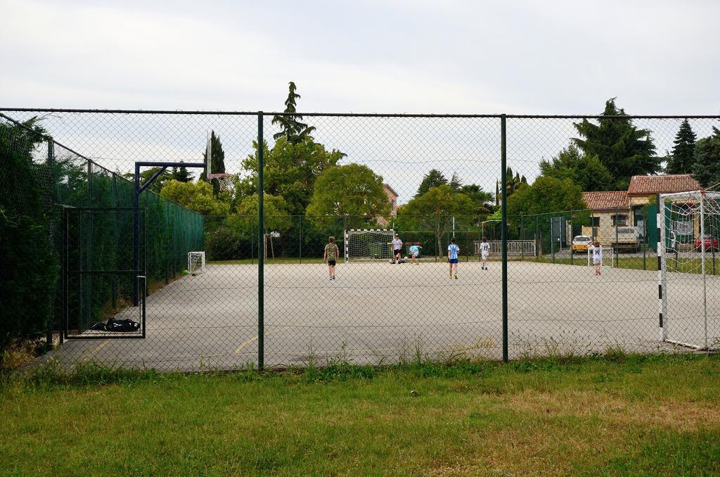 Hotel Emaus Novigrad  Bagian luar foto